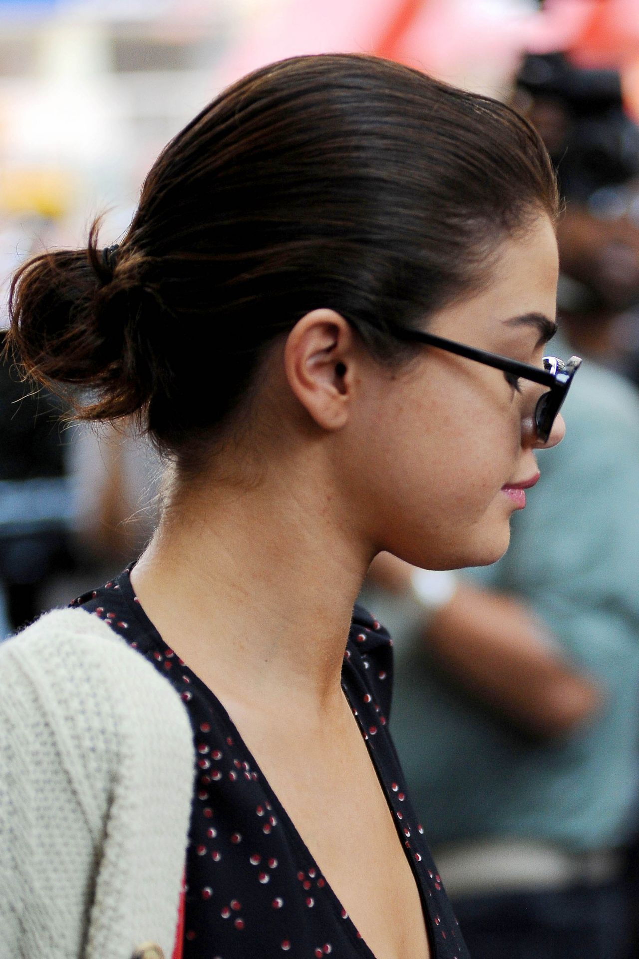 Selena Gomez có nhiều khoảnh khắc chạm đỉnh visual nhờ 4 cách buộc tóc xinh tươi, lãng mạn - 3 Selena Gomez có nhiều khoảnh khắc chạm đỉnh visual nhờ 4 cách buộc tóc xinh tươi, lãng mạn - 3