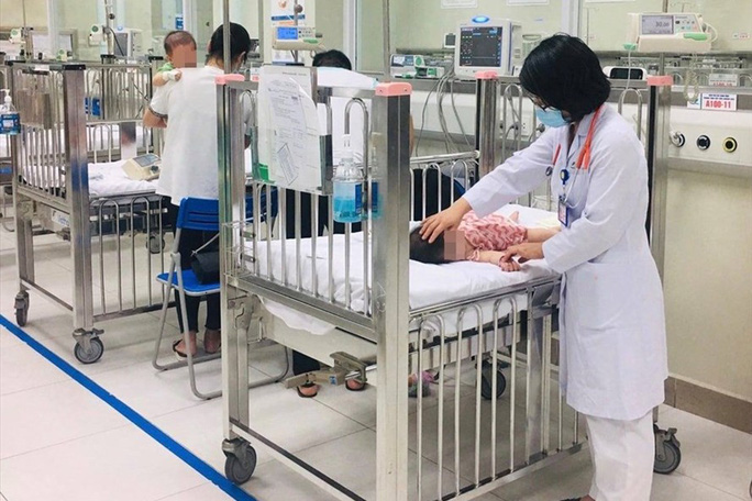 Ngồi trước người điều khiển xe máy, bé 31 tháng tuổi bị tai nạn nghiêm trọng Ngồi trước người điều khiển xe máy, bé 31 tháng tuổi bị tai nạn nghiêm trọng