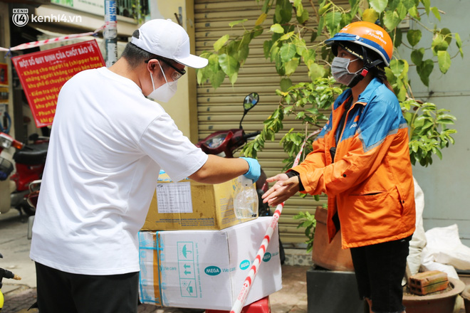 Cận cảnh những chốt bảo vệ 'vùng xanh' ở Sài Gòn: Ngăn dịch bệnh từ bên ngoài xâm nhập vào - 3 Cận cảnh những chốt bảo vệ 'vùng xanh' ở Sài Gòn: Ngăn dịch bệnh từ bên ngoài xâm nhập vào - 3