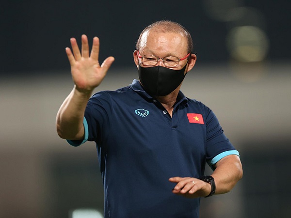 HLV Park Hang-seo chỉ đạo trực tuyến ĐT Việt Nam