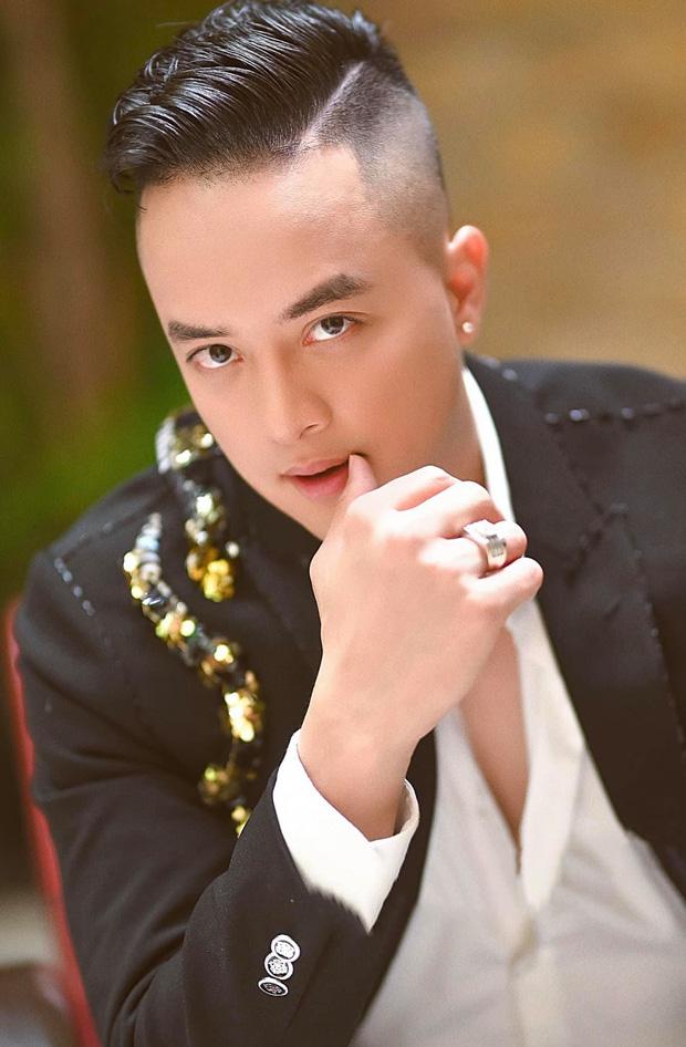 Tung ảnh bán nude khoe cơ bắp cuồn cuộn, Cao Thái Sơn bị antifan mỉa mai 'không nam tính' liền đáp trả gắt luôn! - 2 Tung ảnh bán nude khoe cơ bắp cuồn cuộn, Cao Thái Sơn bị antifan mỉa mai 'không nam tính' liền đáp trả gắt luôn! - 2