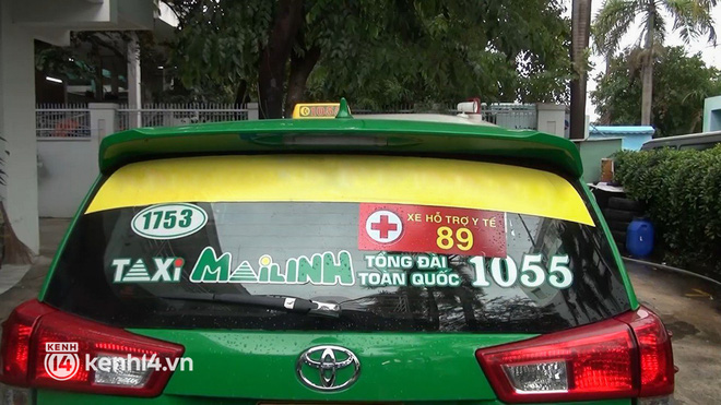 Cận cảnh xe taxi được lắp bình oxy, kit xét nghiệm nhanh để hỗ trợ đưa người dân đến bệnh viện ở TP.HCM - 5 Cận cảnh xe taxi được lắp bình oxy, kit xét nghiệm nhanh để hỗ trợ đưa người dân đến bệnh viện ở TP.HCM - 5