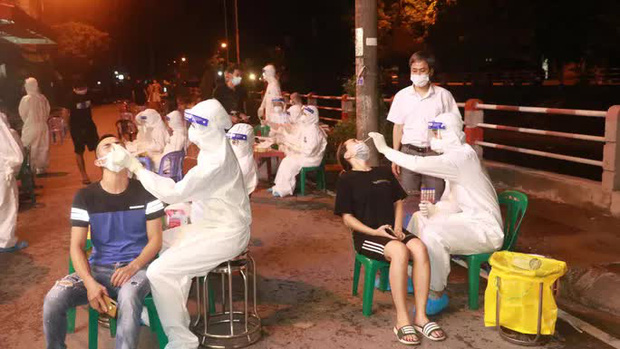 5 người trong gia đình làm nhà hàng dương tính SARS-CoV-2 5 người trong gia đình làm nhà hàng dương tính SARS-CoV-2