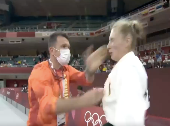 Liên đoàn Judo quốc tế quyết định cảnh cáo vị HLV tát học trò tại Olympic, khẳng định đây là hành vi 'không thể dung thứ' - 1 Liên đoàn Judo quốc tế quyết định cảnh cáo vị HLV tát học trò tại Olympic, khẳng định đây là hành vi 'không thể dung thứ' - 1