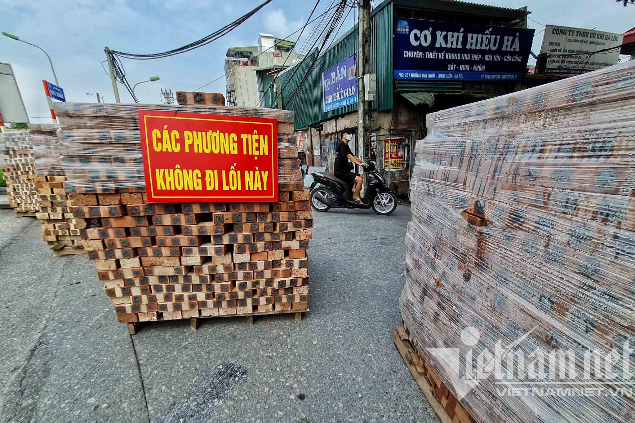 Điều xe tải, dựng container chặn cứng lối ra vào phường ở Hà Nội - 2 Điều xe tải, dựng container chặn cứng lối ra vào phường ở Hà Nội - 2