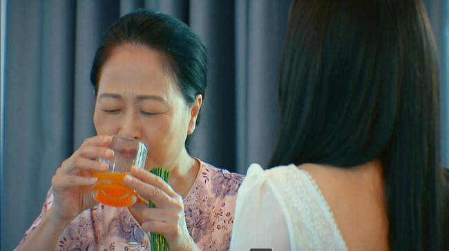 Hương vị tình thân tập 3 phần 3: Thiên Nga cho bà Dần uống thuốc ngủ mê man để đưa trai về nhà 'bay lắc', bị Nam vạch mặt cảnh cáo - 2 Hương vị tình thân tập 3 phần 3: Thiên Nga cho bà Dần uống thuốc ngủ mê man để đưa trai về nhà 'bay lắc', bị Nam vạch mặt cảnh cáo - 2