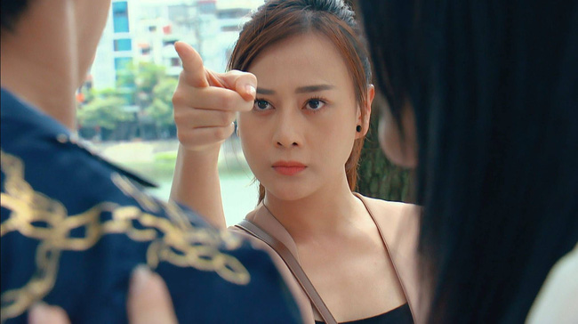 Hương vị tình thân tập 3 phần 3: Thiên Nga cho bà Dần uống thuốc ngủ mê man để đưa trai về nhà 'bay lắc', bị Nam vạch mặt cảnh cáo - 9 Hương vị tình thân tập 3 phần 3: Thiên Nga cho bà Dần uống thuốc ngủ mê man để đưa trai về nhà 'bay lắc', bị Nam vạch mặt cảnh cáo - 9