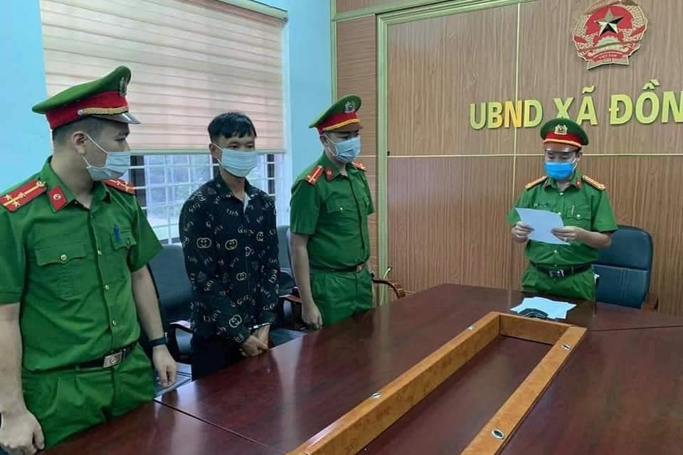 Bắt khẩn cấp kẻ hiếp dâm con gái 13 tuổi ở Quảng Ninh Bắt khẩn cấp kẻ hiếp dâm con gái 13 tuổi ở Quảng Ninh