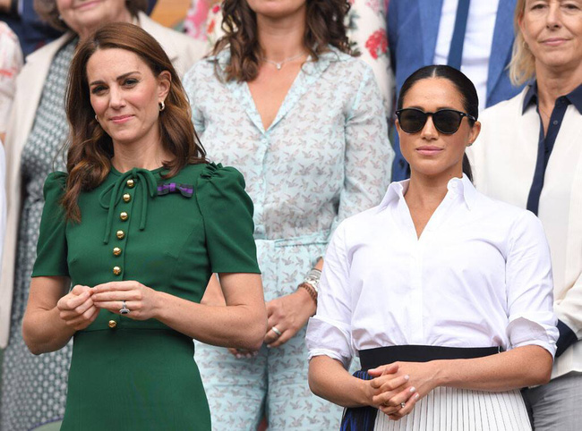 Tiết lộ sai lầm lớn nhất của hoàng gia Anh khiến họ bị cuốn vào cuộc chiến với Meghan Markle - 1 Tiết lộ sai lầm lớn nhất của hoàng gia Anh khiến họ bị cuốn vào cuộc chiến với Meghan Markle - 1