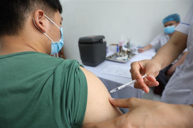 Người dân có thể đăng kí tiêm chủng vắc xin phòng COVID-19 online như thế nào? Người dân có thể đăng kí tiêm chủng vắc xin phòng COVID-19 online như thế nào?
