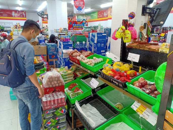Người dân 'rồng rắn' xếp hàng tại siêu thị trước ngày Đà Nẵng thực hiện mạnh hơn Chỉ thị 16 - 12 Người dân 'rồng rắn' xếp hàng tại siêu thị trước ngày Đà Nẵng thực hiện mạnh hơn Chỉ thị 16 - 12