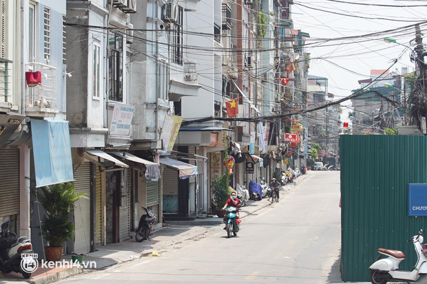 NÓNG: Hà Nội phong tỏa toàn bộ 1 phường của quận Hoàn Kiếm do có dân quân tự vệ dương tính SARS-CoV-2 - 3 NÓNG: Hà Nội phong tỏa toàn bộ 1 phường của quận Hoàn Kiếm do có dân quân tự vệ dương tính SARS-CoV-2 - 3