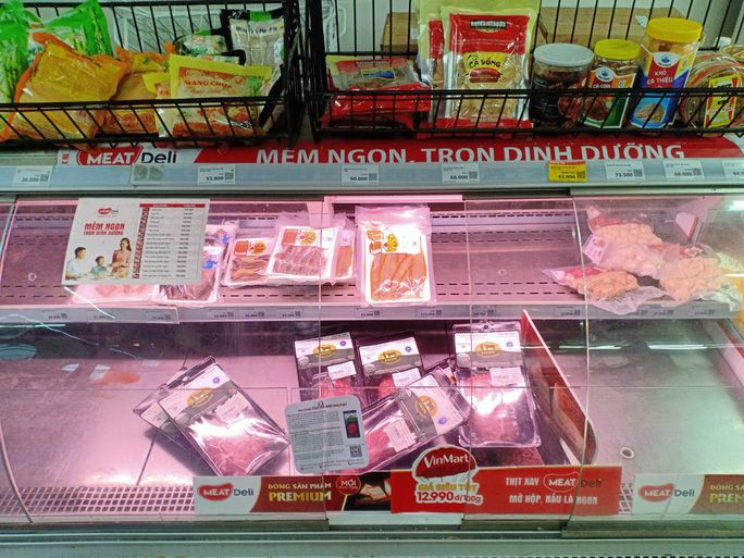 Người dân 'rồng rắn' xếp hàng tại siêu thị trước ngày Đà Nẵng thực hiện mạnh hơn Chỉ thị 16 - 13 Người dân 'rồng rắn' xếp hàng tại siêu thị trước ngày Đà Nẵng thực hiện mạnh hơn Chỉ thị 16 - 13