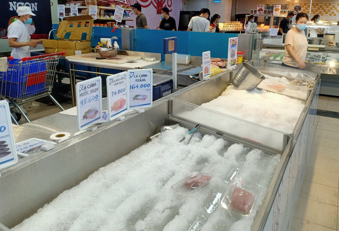 Người dân 'rồng rắn' xếp hàng tại siêu thị trước ngày Đà Nẵng thực hiện mạnh hơn Chỉ thị 16 - 5 Người dân 'rồng rắn' xếp hàng tại siêu thị trước ngày Đà Nẵng thực hiện mạnh hơn Chỉ thị 16 - 5