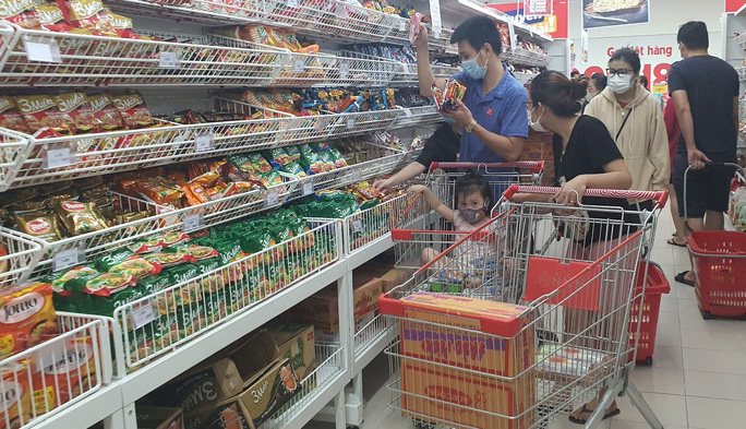 Người dân 'rồng rắn' xếp hàng tại siêu thị trước ngày Đà Nẵng thực hiện mạnh hơn Chỉ thị 16 - 3 Người dân 'rồng rắn' xếp hàng tại siêu thị trước ngày Đà Nẵng thực hiện mạnh hơn Chỉ thị 16 - 3