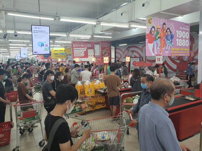 Người dân 'rồng rắn' xếp hàng tại siêu thị trước ngày Đà Nẵng thực hiện mạnh hơn Chỉ thị 16 Người dân 'rồng rắn' xếp hàng tại siêu thị trước ngày Đà Nẵng thực hiện mạnh hơn Chỉ thị 16