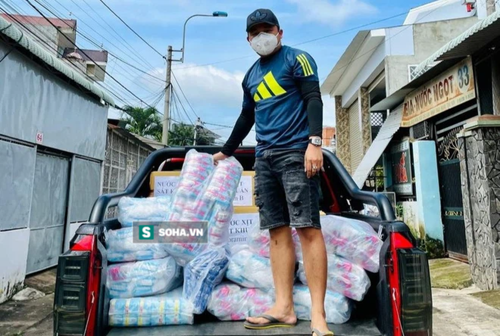Giám đốc Đồng Nai tặng đồ 'tế nhị' cho khu phong tỏa: Băng vệ sinh cũng thiết yếu chẳng kém thức ăn Giám đốc Đồng Nai tặng đồ 'tế nhị' cho khu phong tỏa: Băng vệ sinh cũng thiết yếu chẳng kém thức ăn
