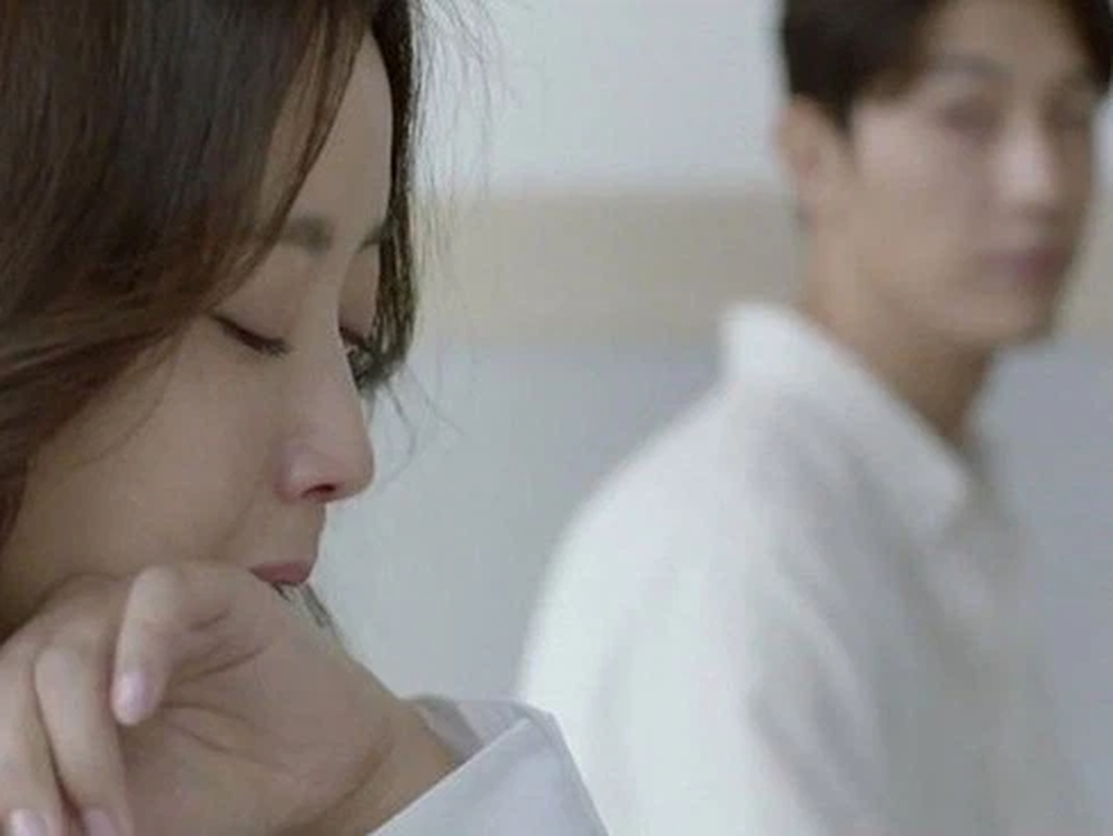 Kết hôn đã 3 năm nhưng chồng chưa một lần chạm tới, lý do được tiết lộ vào ngày ly hôn khiến người phụ nữ lập tức suy sụp - 1 Kết hôn đã 3 năm nhưng chồng chưa một lần chạm tới, lý do được tiết lộ vào ngày ly hôn khiến người phụ nữ lập tức suy sụp - 1