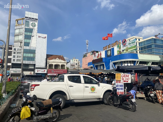 TP.HCM xử phạt hơn 5.400 trường hợp sau 5 ngày áp dụng lệnh cấm ra đường sau 18h - 2 TP.HCM xử phạt hơn 5.400 trường hợp sau 5 ngày áp dụng lệnh cấm ra đường sau 18h - 2