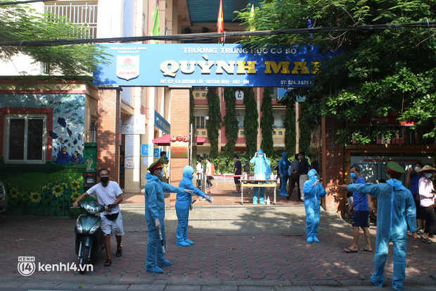 Hà Nội: Xét nghiệm Covid-19 cho hàng nghìn người dân gần Bệnh viện Phổi Hà Nội - 4 Hà Nội: Xét nghiệm Covid-19 cho hàng nghìn người dân gần Bệnh viện Phổi Hà Nội - 4