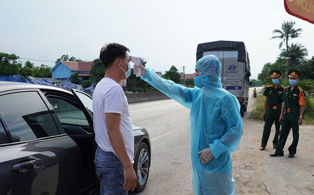 Hà Nam: Phát hiện 2 vợ chồng dương tính SARS-CoV-2 trên đường di chuyển từ TP.HCM về Lào Cai Hà Nam: Phát hiện 2 vợ chồng dương tính SARS-CoV-2 trên đường di chuyển từ TP.HCM về Lào Cai