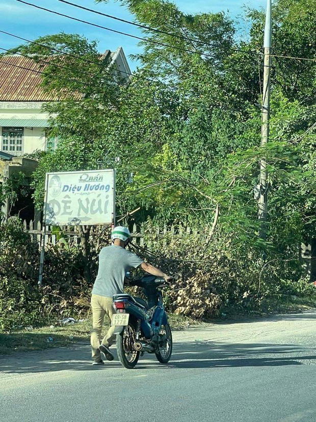 Thương cháu bé 9 ngày tuổi cùng bố mẹ vượt hơn 1.000km từ Bình Dương về quê tránh dịch trên chiếc xe máy cà tàng - 2 Thương cháu bé 9 ngày tuổi cùng bố mẹ vượt hơn 1.000km từ Bình Dương về quê tránh dịch trên chiếc xe máy cà tàng - 2