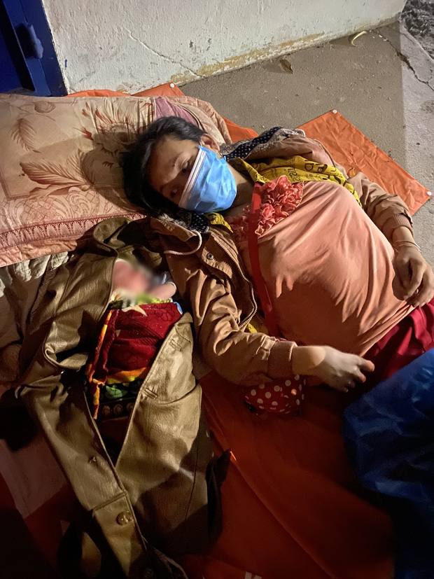 Thương cháu bé 9 ngày tuổi cùng bố mẹ vượt hơn 1.000km từ Bình Dương về quê tránh dịch trên chiếc xe máy cà tàng - 3 Thương cháu bé 9 ngày tuổi cùng bố mẹ vượt hơn 1.000km từ Bình Dương về quê tránh dịch trên chiếc xe máy cà tàng - 3
