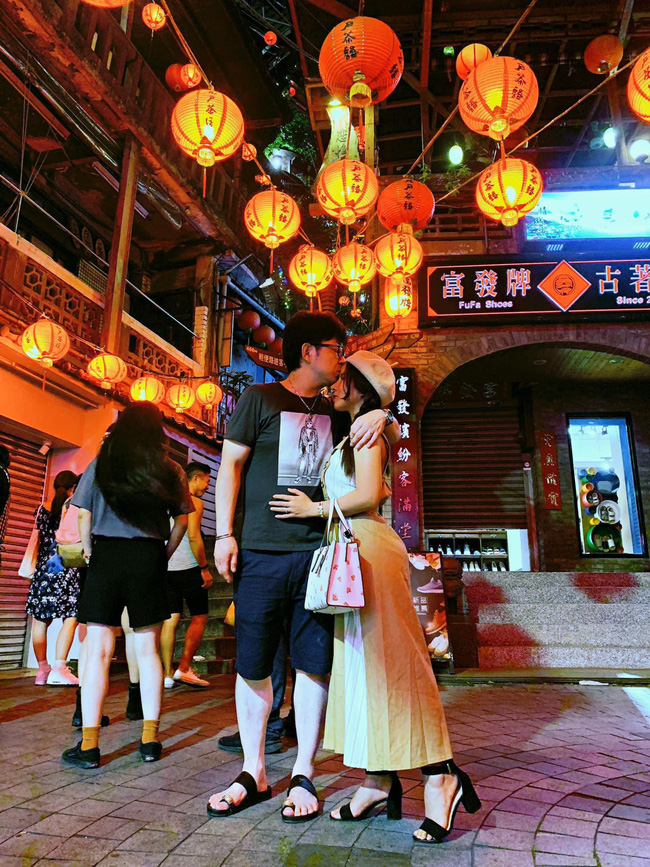 Cô gái Việt 143 triệu like và cuộc hôn nhân với chồng Nhật hơn 17 tuổi có 20 cuộc tình: Chỉ biết bập bẹ tiếng Anh vẫn 'cưa đổ' được kỹ sư hãng Toyota sang công tác! - 3 Cô gái Việt 143 triệu like và cuộc hôn nhân với chồng Nhật hơn 17 tuổi có 20 cuộc tình: Chỉ biết bập bẹ tiếng Anh vẫn 'cưa đổ' được kỹ sư hãng Toyota sang công tác! - 3