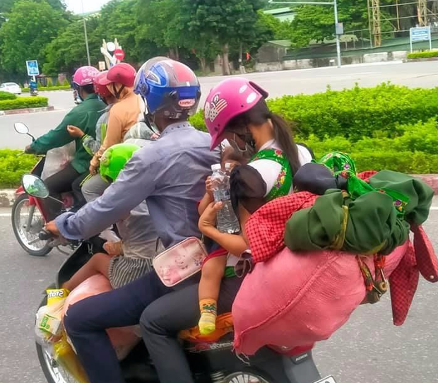 Hành trình 1400 km chạy xe máy từ miền Nam về quê của những người lao động nghèo tha hương - 3 Hành trình 1400 km chạy xe máy từ miền Nam về quê của những người lao động nghèo tha hương - 3