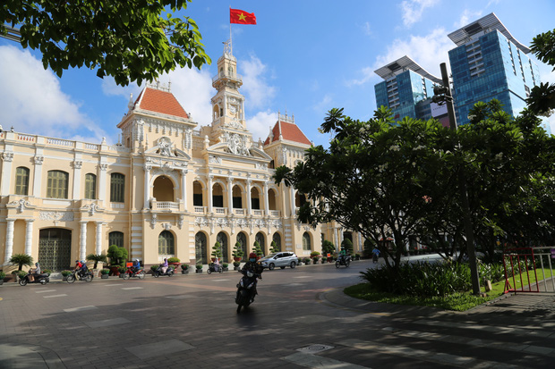 Chính thức: TP HCM kéo dài giãn cách xã hội thêm 14 ngày từ 0 giờ ngày 2/8 Chính thức: TP HCM kéo dài giãn cách xã hội thêm 14 ngày từ 0 giờ ngày 2/8