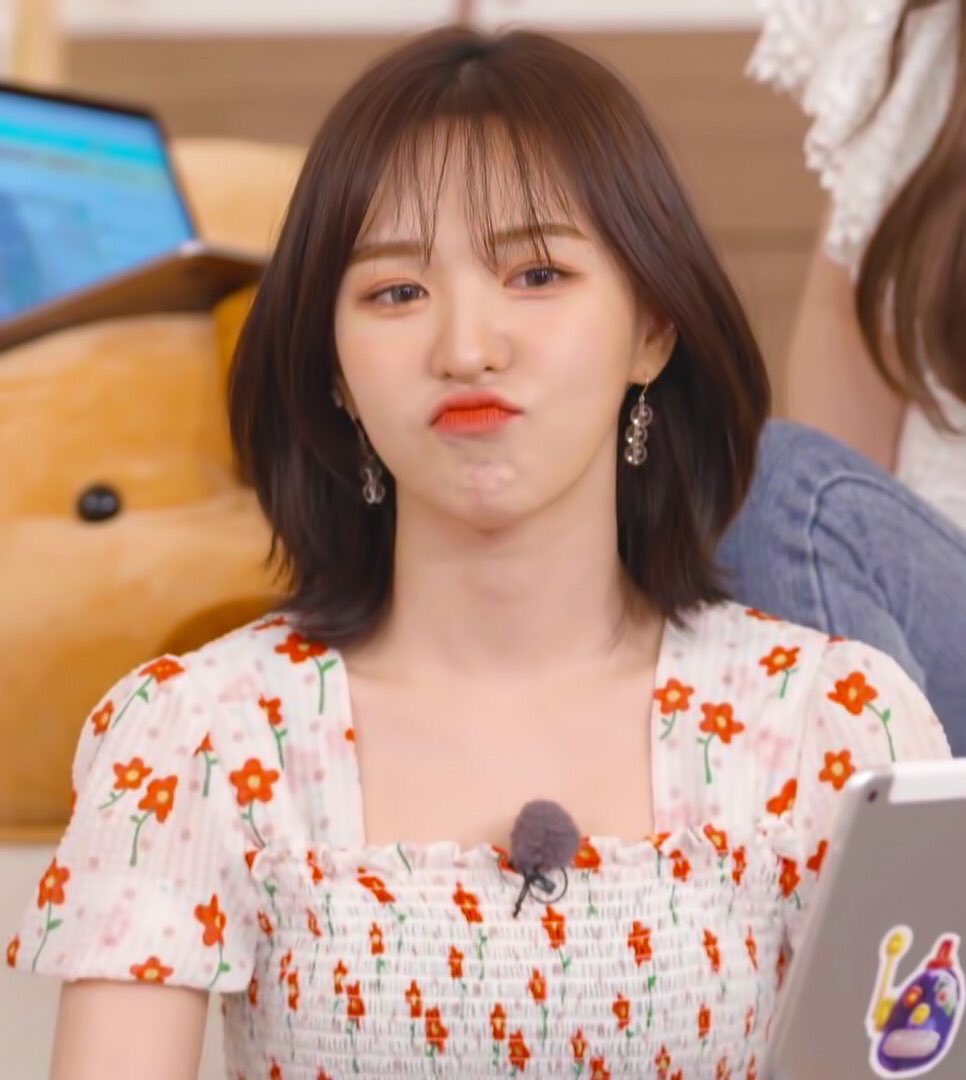 Tóc ngắn của Wendy (Red Velvet) từng gây sốt rầm rộ từ Hàn sang Việt vì quá xinh, đến giờ vẫn chưa hết mốt - 10 Tóc ngắn của Wendy (Red Velvet) từng gây sốt rầm rộ từ Hàn sang Việt vì quá xinh, đến giờ vẫn chưa hết mốt - 10