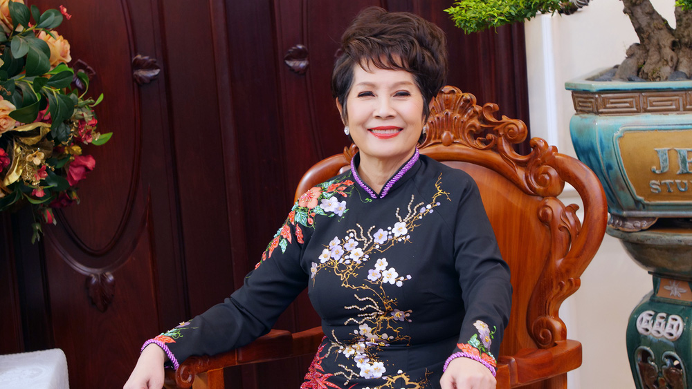 Phương Dung: Cát xê của tôi gần 70 cây vàng, mua được biệt thự, xe hơi, đất đai - 1 Phương Dung: Cát xê của tôi gần 70 cây vàng, mua được biệt thự, xe hơi, đất đai - 1