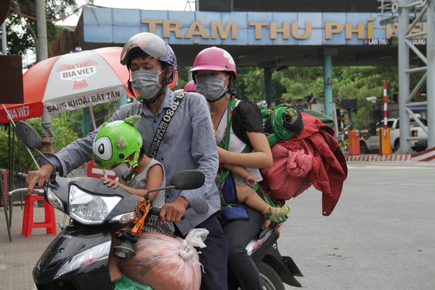 Hành trình 1400 km chạy xe máy từ miền Nam về quê của những người lao động nghèo tha hương - 1 Hành trình 1400 km chạy xe máy từ miền Nam về quê của những người lao động nghèo tha hương - 1
