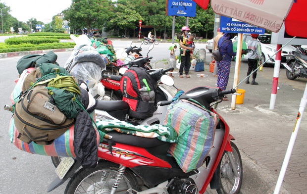 Hành trình 1400 km chạy xe máy từ miền Nam về quê của những người lao động nghèo tha hương - 2 Hành trình 1400 km chạy xe máy từ miền Nam về quê của những người lao động nghèo tha hương - 2