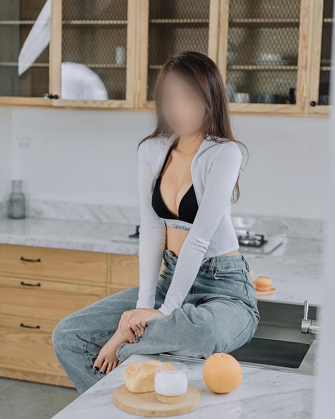 Nghi vấn hot girl Hà Thành sở hữu hơn 300.000 follow tiếp tục lộ clip nóng, dân mạng soi ra một điểm đặc biệt nhận diện - 1 Nghi vấn hot girl Hà Thành sở hữu hơn 300.000 follow tiếp tục lộ clip nóng, dân mạng soi ra một điểm đặc biệt nhận diện - 1