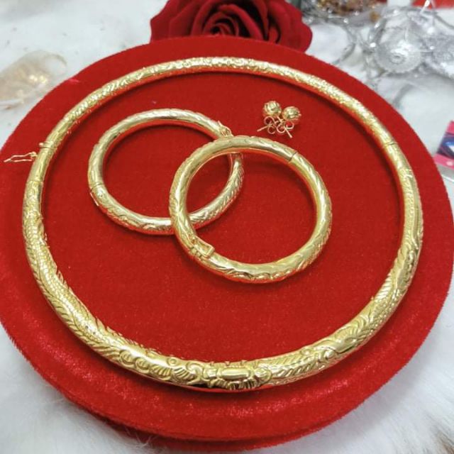 Chưa cưới đã được mẹ chồng trao cho chục cây vàng, 2 sổ đỏ, cô dâu vẫn đùng đùng hủy hôn sau lời ẩn ý: 'Bố mẹ cô dạy con quá giỏi' Chưa cưới đã được mẹ chồng trao cho chục cây vàng, 2 sổ đỏ, cô dâu vẫn đùng đùng hủy hôn sau lời ẩn ý: 'Bố mẹ cô dạy con quá giỏi'