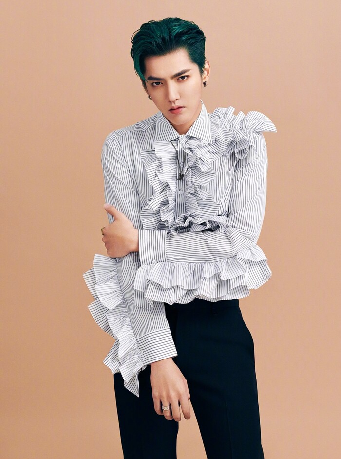 Trước nguy cơ lĩnh án chung thân vì cưỡng bức tập thể fan 14 tuổi, dân tình 'đào' lại clip ngồi tù của Ngô Diệc Phàm dự đoán tương lai Idol - 1 Trước nguy cơ lĩnh án chung thân vì cưỡng bức tập thể fan 14 tuổi, dân tình 'đào' lại clip ngồi tù của Ngô Diệc Phàm dự đoán tương lai Idol - 1