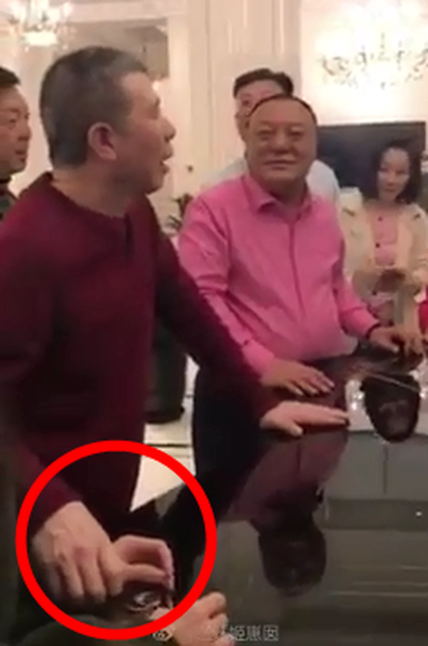 Đạo diễn từng 'chống lưng' Ngô Diệc Phàm lộ quá khứ dơ bẩn: Bắt diễn viên khỏa thân khi casting, nhảy múa mua vui cho các 'ông lớn' - 5 Đạo diễn từng 'chống lưng' Ngô Diệc Phàm lộ quá khứ dơ bẩn: Bắt diễn viên khỏa thân khi casting, nhảy múa mua vui cho các 'ông lớn' - 5