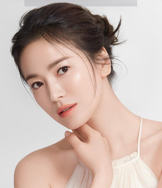 Dàn mỹ nhân 'phim 4 mùa' ngày ấy và hiện tại: Song Hye Kyo, Son Ye Jin xinh đẹp trường tồn, có 1 người lại vướng nghi án dao kéo - 14 Dàn mỹ nhân 'phim 4 mùa' ngày ấy và hiện tại: Song Hye Kyo, Son Ye Jin xinh đẹp trường tồn, có 1 người lại vướng nghi án dao kéo - 14