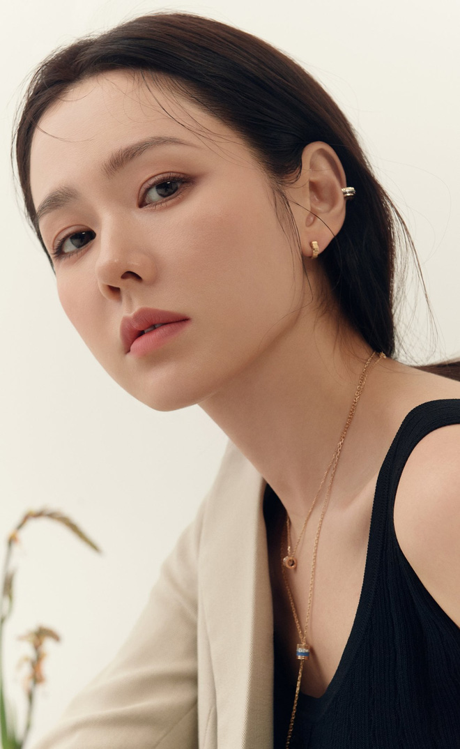 Dàn mỹ nhân 'phim 4 mùa' ngày ấy và hiện tại: Song Hye Kyo, Son Ye Jin xinh đẹp trường tồn, có 1 người lại vướng nghi án dao kéo - 9 Dàn mỹ nhân 'phim 4 mùa' ngày ấy và hiện tại: Song Hye Kyo, Son Ye Jin xinh đẹp trường tồn, có 1 người lại vướng nghi án dao kéo - 9