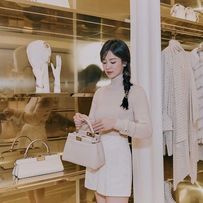 Dàn mỹ nhân 'phim 4 mùa' ngày ấy và hiện tại: Song Hye Kyo, Son Ye Jin xinh đẹp trường tồn, có 1 người lại vướng nghi án dao kéo - 15 Dàn mỹ nhân 'phim 4 mùa' ngày ấy và hiện tại: Song Hye Kyo, Son Ye Jin xinh đẹp trường tồn, có 1 người lại vướng nghi án dao kéo - 15