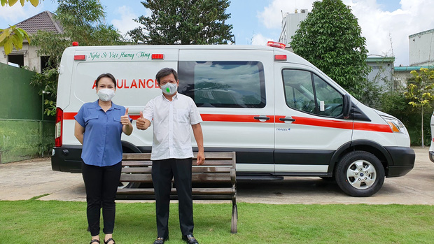Hứa là làm, NS Việt Hương đích thân trao xe cứu thương trị giá 3 tỷ cho ông Đoàn Ngọc Hải: Hành động đẹp lan toả giữa mùa dịch! - 2 Hứa là làm, NS Việt Hương đích thân trao xe cứu thương trị giá 3 tỷ cho ông Đoàn Ngọc Hải: Hành động đẹp lan toả giữa mùa dịch! - 2