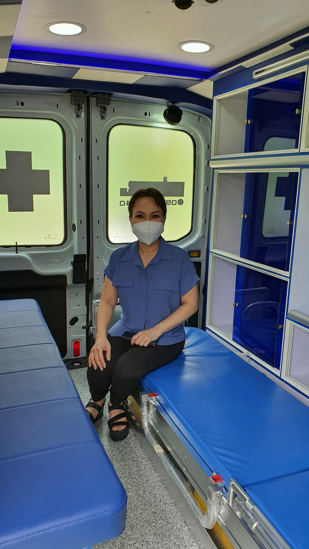 Hứa là làm, NS Việt Hương đích thân trao xe cứu thương trị giá 3 tỷ cho ông Đoàn Ngọc Hải: Hành động đẹp lan toả giữa mùa dịch! - 1 Hứa là làm, NS Việt Hương đích thân trao xe cứu thương trị giá 3 tỷ cho ông Đoàn Ngọc Hải: Hành động đẹp lan toả giữa mùa dịch! - 1