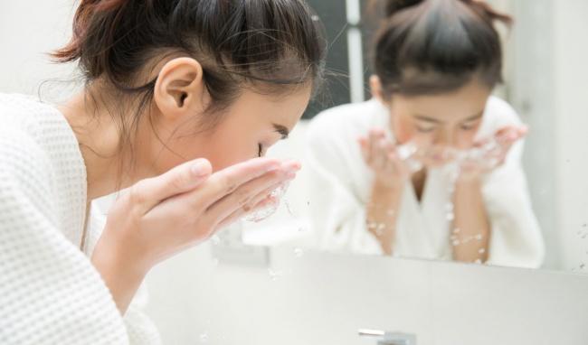 Cách tự xông mặt tại nhà giúp da hết sạch mụn, đến vết nám cũng chẳng còn - 2 Cách tự xông mặt tại nhà giúp da hết sạch mụn, đến vết nám cũng chẳng còn - 2