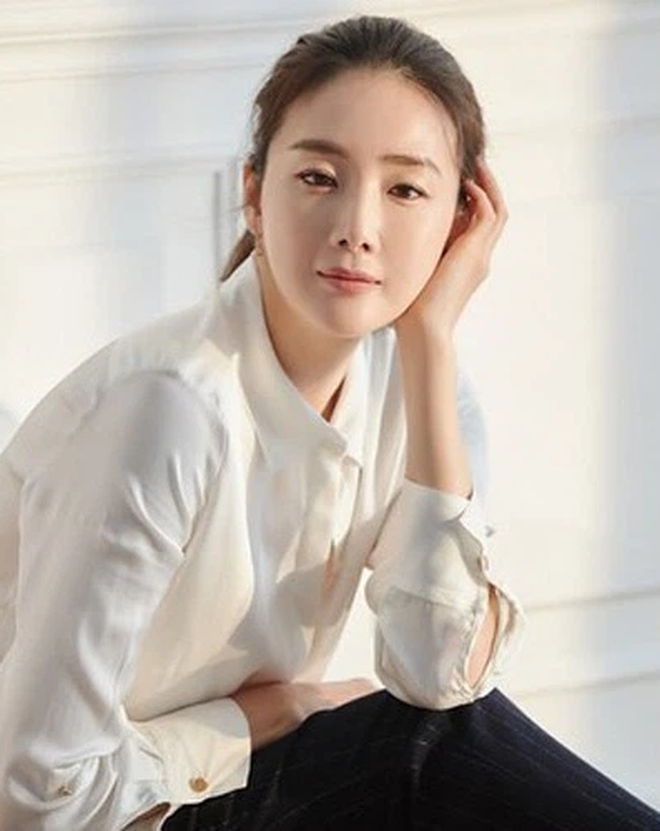 Dàn mỹ nhân 'phim 4 mùa' ngày ấy và hiện tại: Song Hye Kyo, Son Ye Jin xinh đẹp trường tồn, có 1 người lại vướng nghi án dao kéo - 20 Dàn mỹ nhân 'phim 4 mùa' ngày ấy và hiện tại: Song Hye Kyo, Son Ye Jin xinh đẹp trường tồn, có 1 người lại vướng nghi án dao kéo - 20
