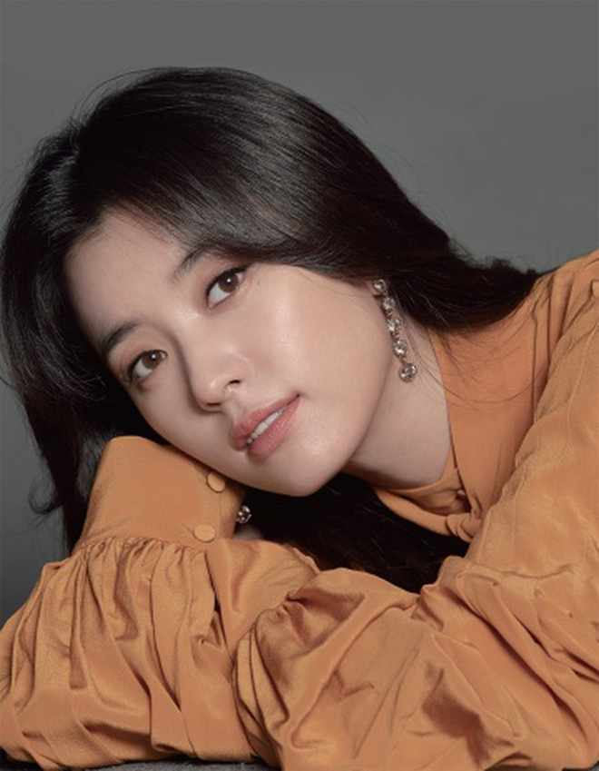 Dàn mỹ nhân 'phim 4 mùa' ngày ấy và hiện tại: Song Hye Kyo, Son Ye Jin xinh đẹp trường tồn, có 1 người lại vướng nghi án dao kéo - 3 Dàn mỹ nhân 'phim 4 mùa' ngày ấy và hiện tại: Song Hye Kyo, Son Ye Jin xinh đẹp trường tồn, có 1 người lại vướng nghi án dao kéo - 3