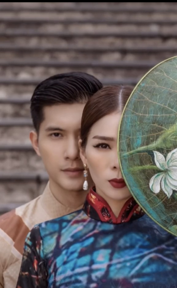Hội FA ra mà xem, chị đẹp Lệ Quyên và tình trẻ Lâm Bảo Châu lộ loạt ảnh tình bể bình chẳng khác gì ảnh cưới đây này! - 3 Hội FA ra mà xem, chị đẹp Lệ Quyên và tình trẻ Lâm Bảo Châu lộ loạt ảnh tình bể bình chẳng khác gì ảnh cưới đây này! - 3