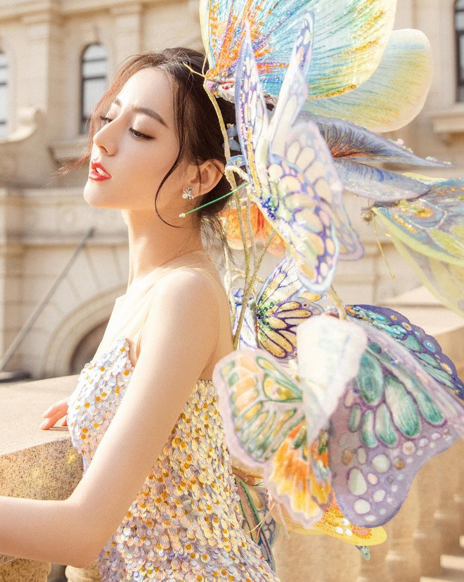 Ngắm BST váy công chúa đẹp như mơ của Địch Lệ Nhiệt Ba - 5 Ngắm BST váy công chúa đẹp như mơ của Địch Lệ Nhiệt Ba - 5