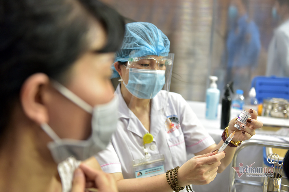 Bên trong 'bệnh viện dã chiến' tiêm vắc xin đầu tiên tại Hà Nội - 12 Bên trong 'bệnh viện dã chiến' tiêm vắc xin đầu tiên tại Hà Nội - 12