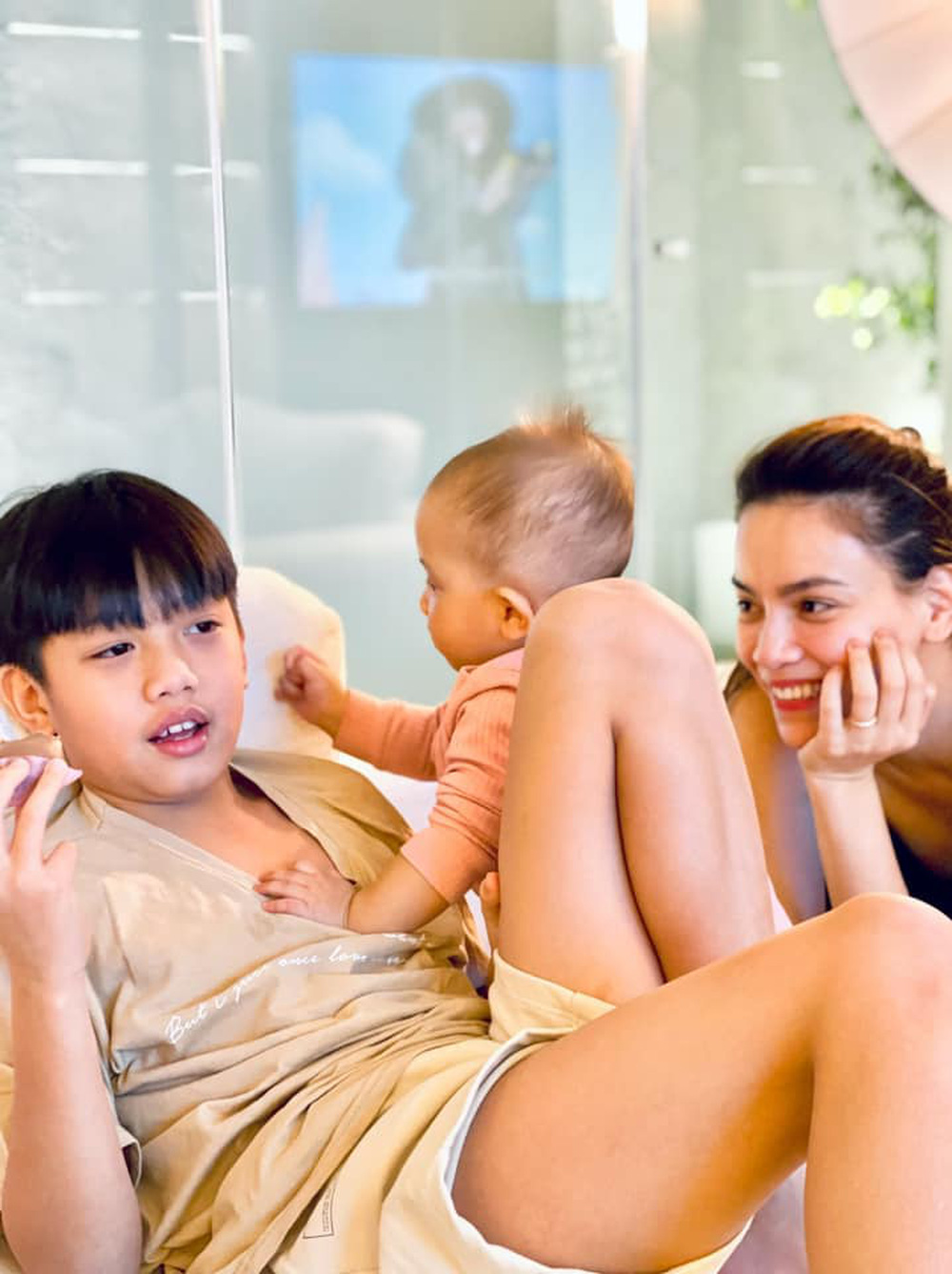 Cuộc sống của gia đình Hồ Ngọc Hà trong căn biệt thự 30 tỷ - 9 Cuộc sống của gia đình Hồ Ngọc Hà trong căn biệt thự 30 tỷ - 9